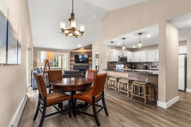 Building Photo - 3377 Sunburst Ct