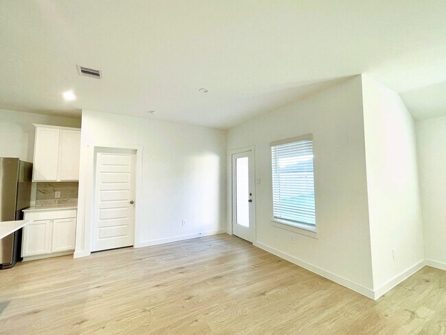 Building Photo - 30007 Foxtail Pne Ct