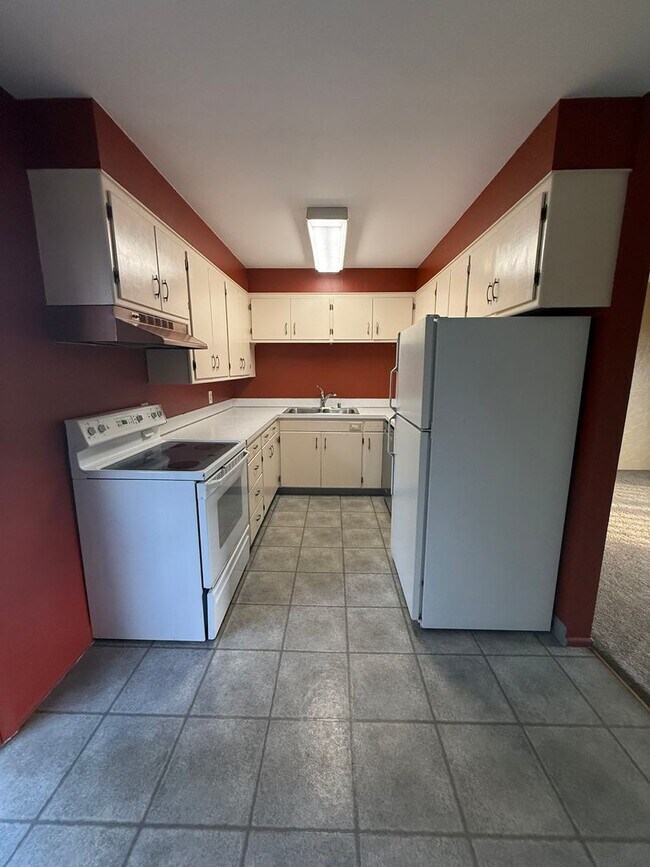 Building Photo - 800 Whitaker Dr