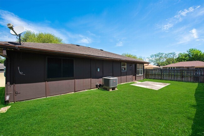 Building Photo - 2779 Forest Point Dr