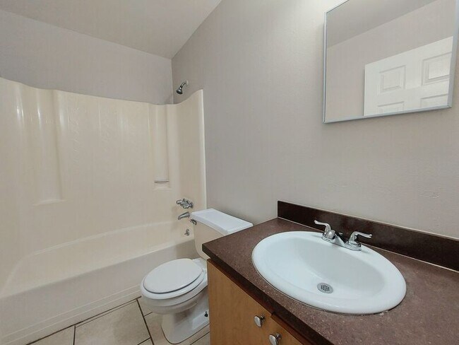 Building Photo - 124 Rebecca Ln