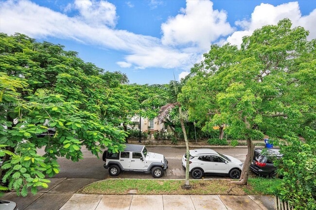 Building Photo - 177 NE 44th St