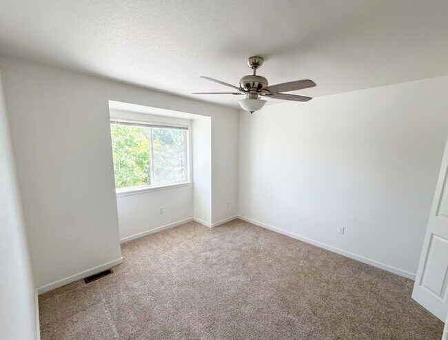 Building Photo - 2089 N Fork Dr