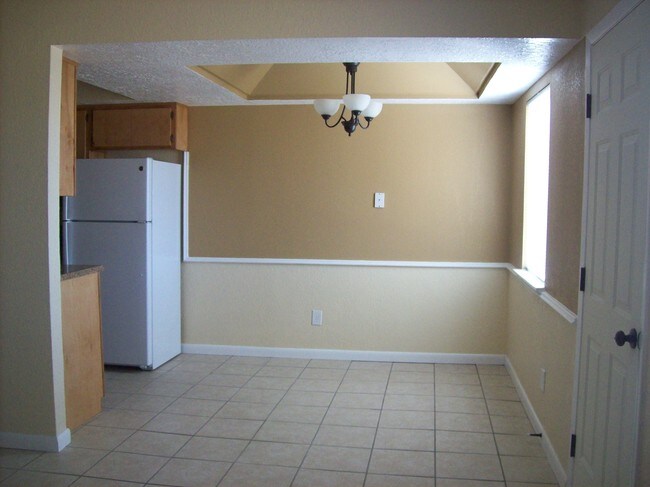 Building Photo - 2522 Gold Ave