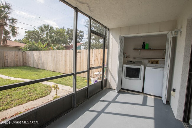 Building Photo - 277 Monroe Ave