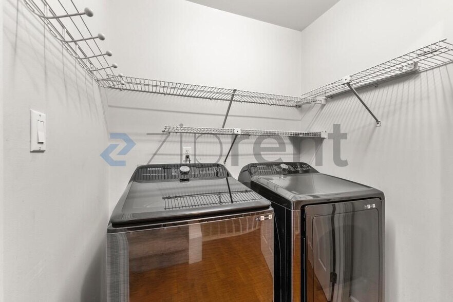Building Photo - Unit
