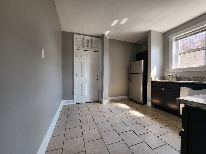 Building Photo - 625 E 80th St