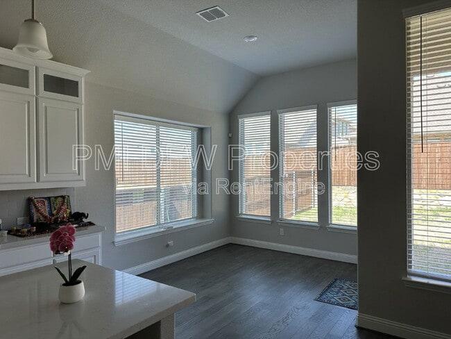 Building Photo - 2222 McMullin Dr