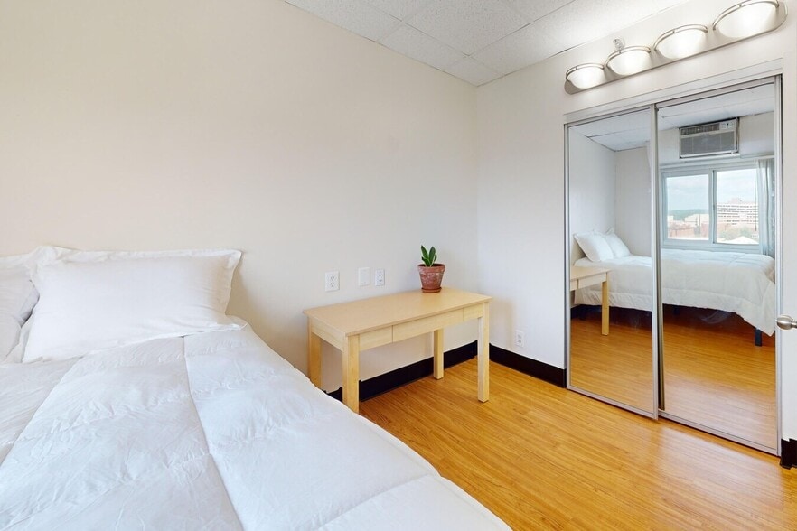 Primary Photo - University Towers - UofM Student Housing