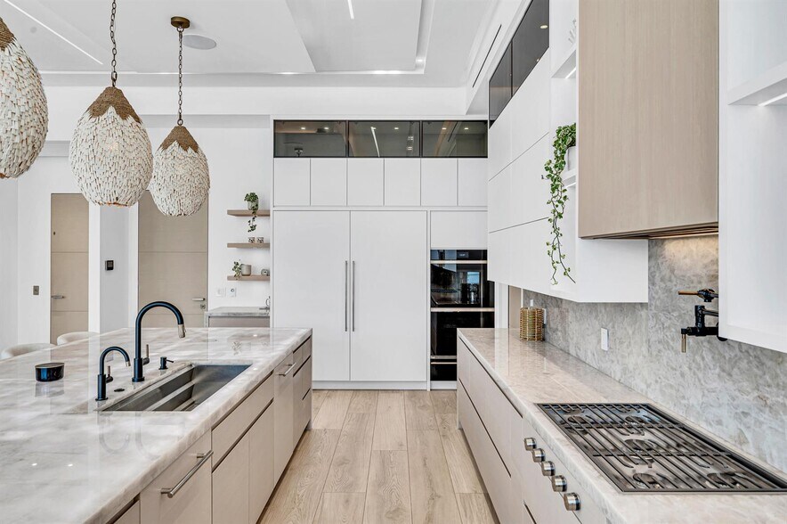 Building Photo - 408 Coral Way