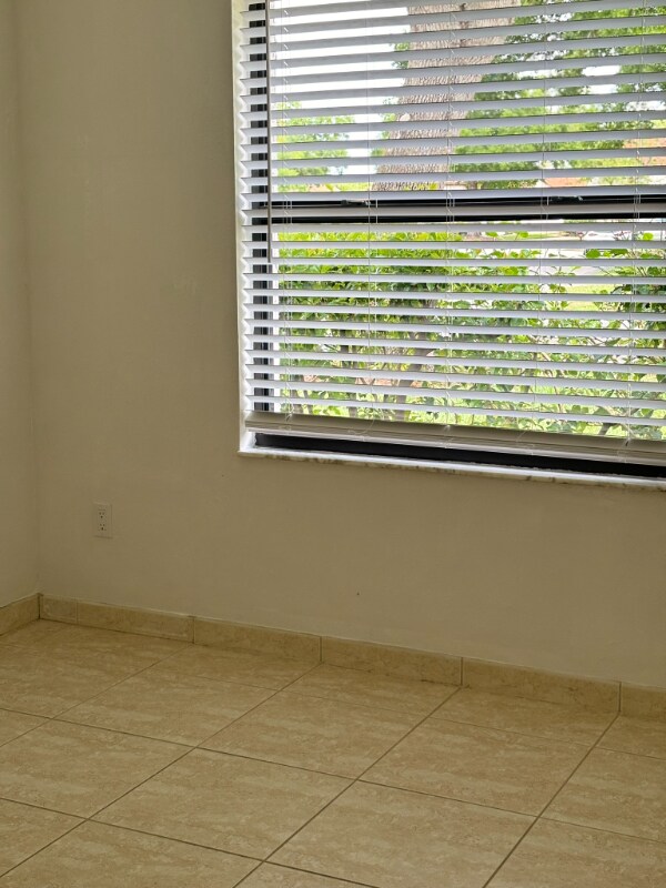 Building Photo - 6528 Edgeworth Dr