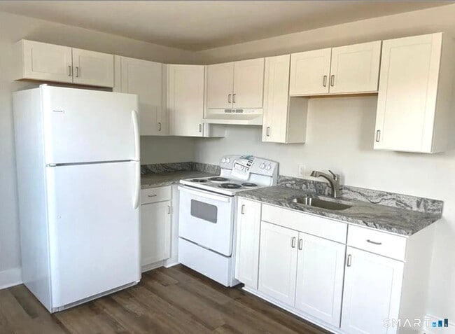 Building Photo - 30 Anthony St