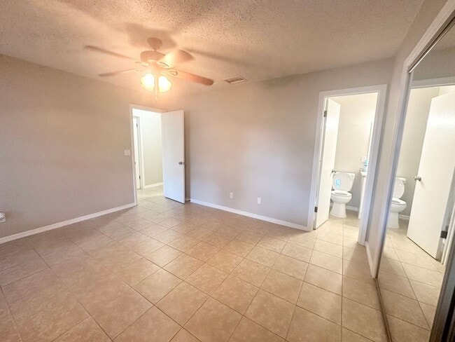 Building Photo - Charming 2-Bedroom Townhome with Bonus Roo...