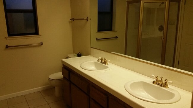 Building Photo - 2 Bedroom / 2 Bathroom Home inside Canyon Lake