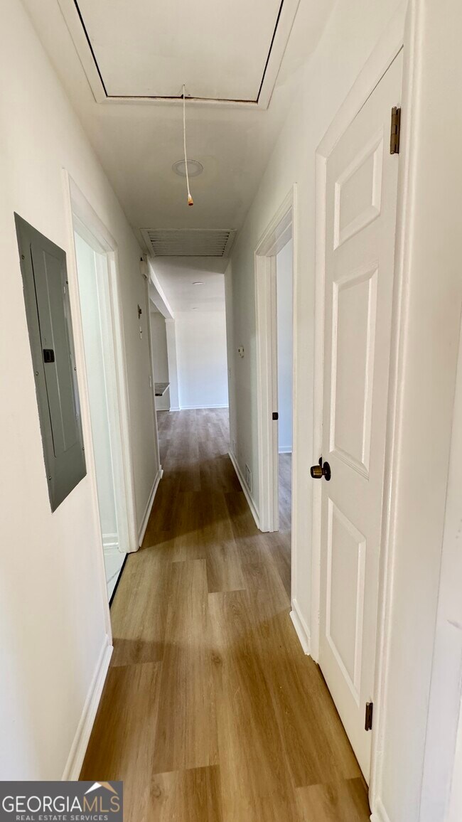 Building Photo - 723 Sheffield Rd