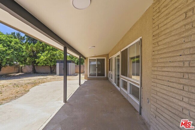 Building Photo - 15920 Gledhill St