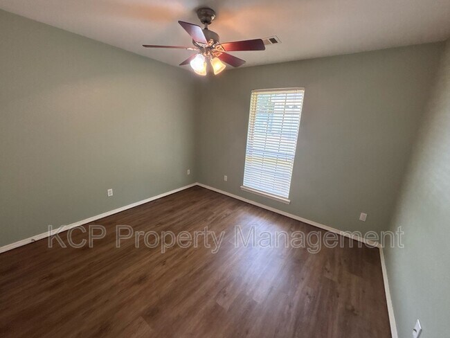 Building Photo - 2109 Barrington Dr