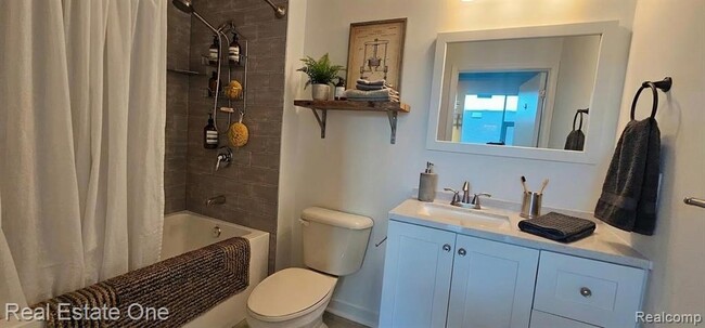 Building Photo - 100 W Fifth St