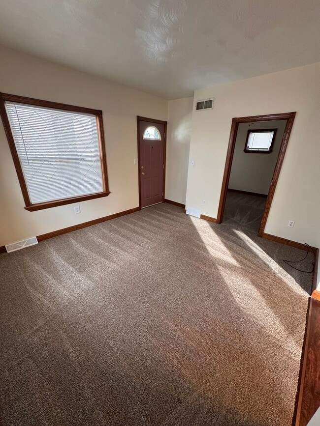 Building Photo - 27 Gordon St