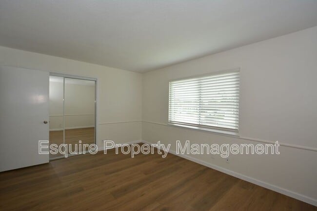 Building Photo - 283 Calle Higuera