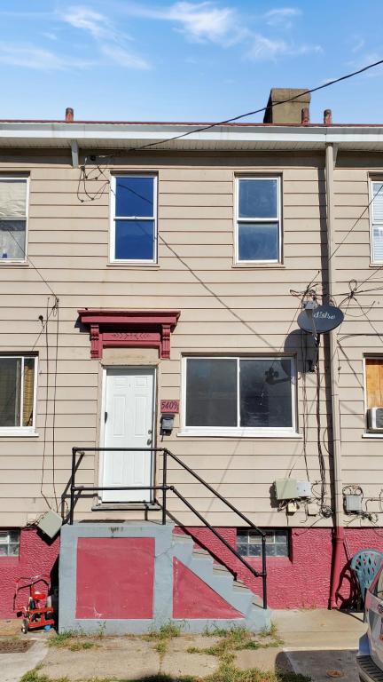 Building Photo - 5409 1/2 Carnegie St 15201