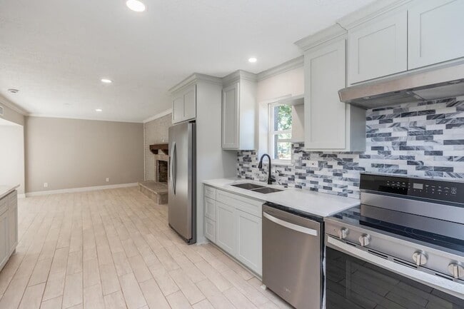 Building Photo - 185 El Pinto