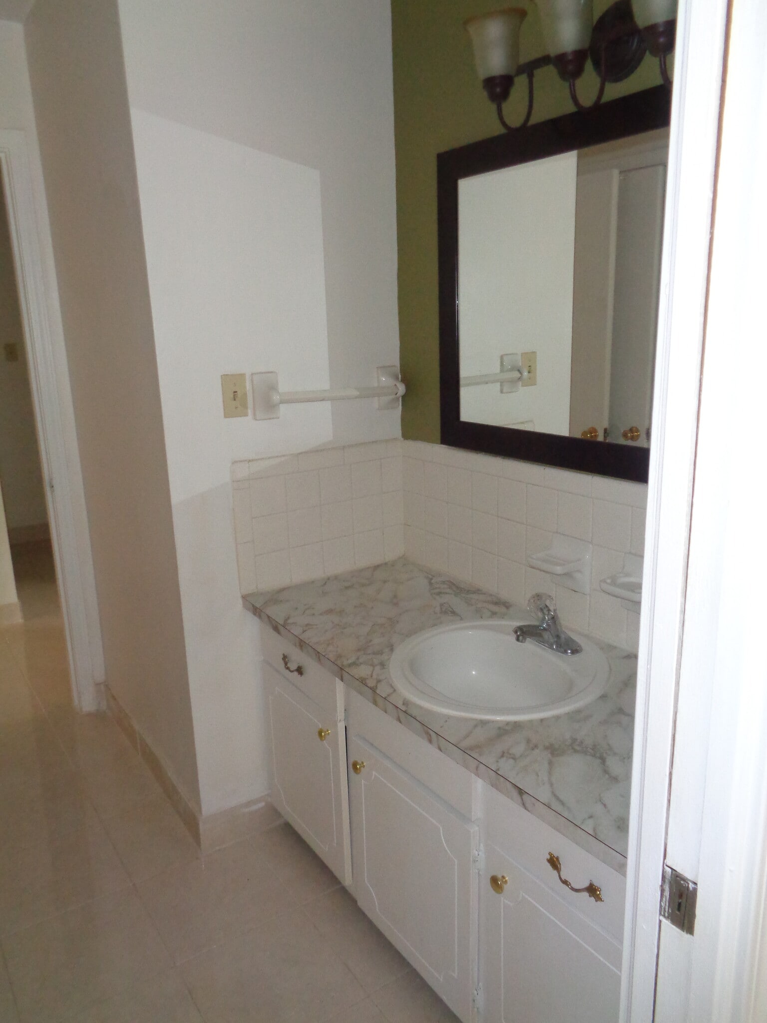 full bathj - 5652 Hinton Pl