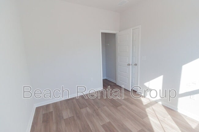 Building Photo - 1375 Speedway St