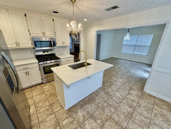 Building Photo - 362 River Point Dr
