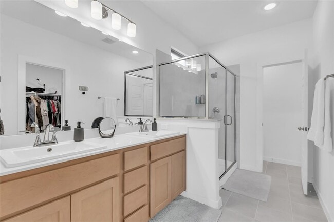 Building Photo - 2428 Mankato Dr