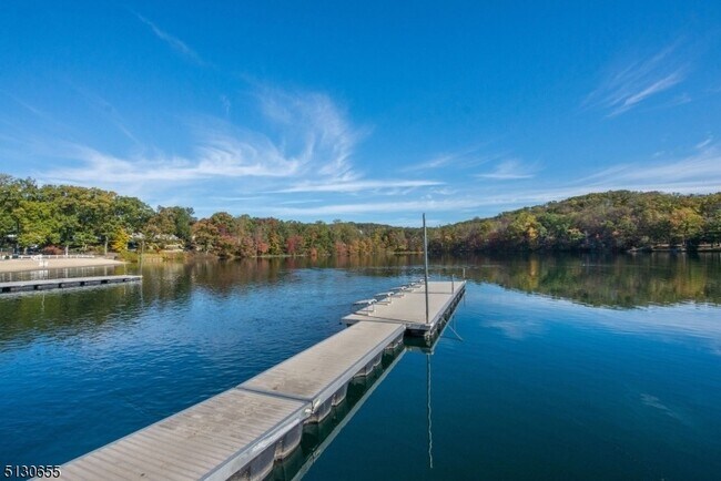 Building Photo - 25 Lake Rd