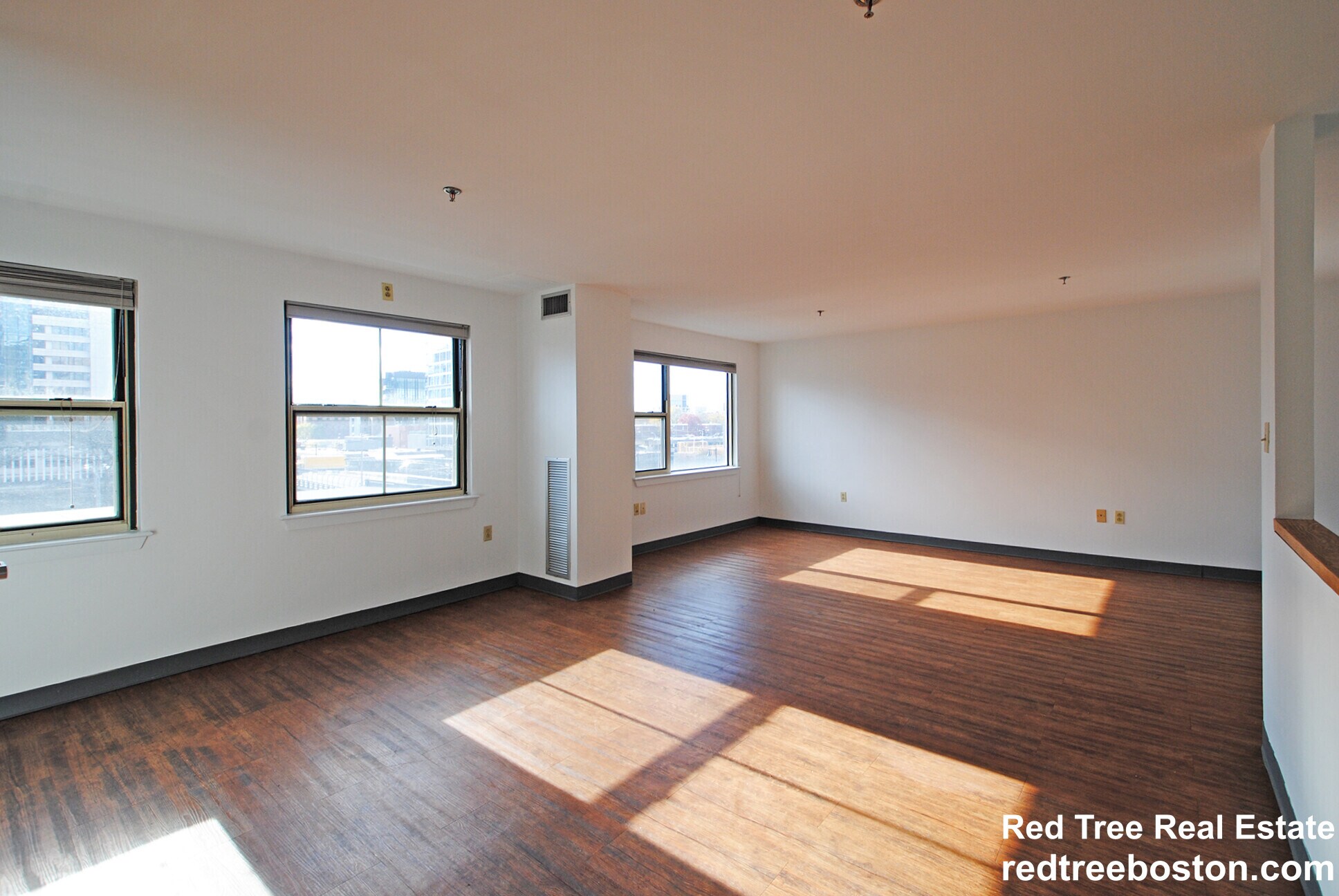 Building Photo - 5 Pine St