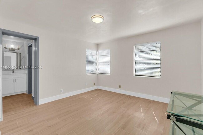 Building Photo - 1101 NE 24th Ct