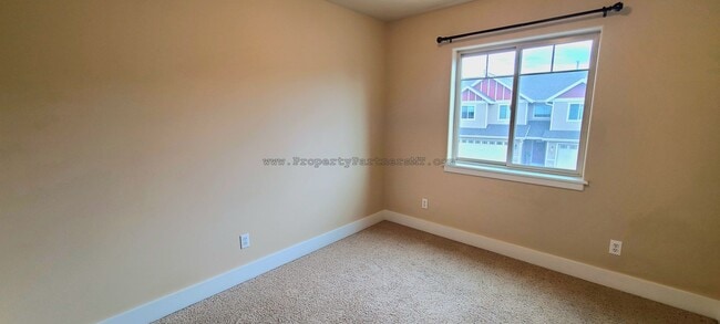 Building Photo - **$1,000 off first month rent!** Beautiful...