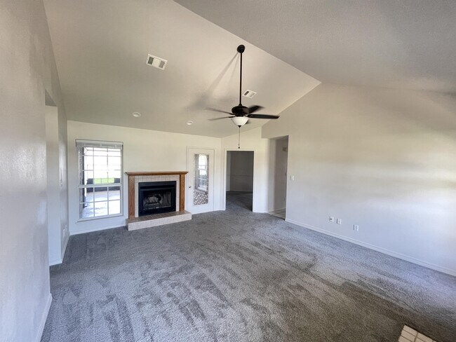 Building Photo - 2212 Peachwood Ct