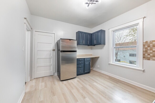 Building Photo - 3000 S Homan Ave