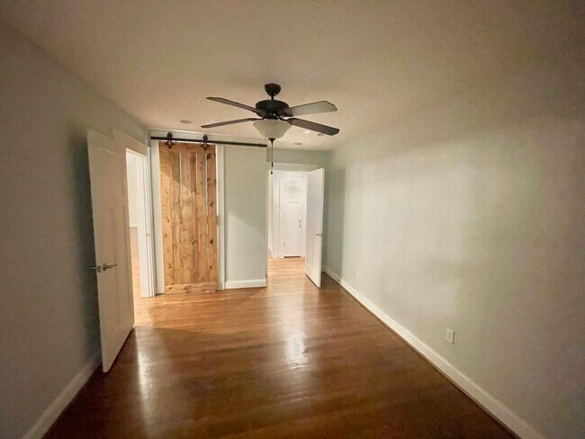 Building Photo - Updated 3 BR/ 2 BA home on Roseland Drive ...