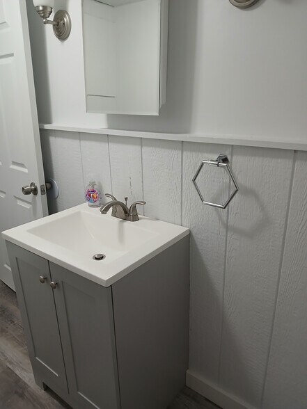 Building Photo - 2411 Spring St