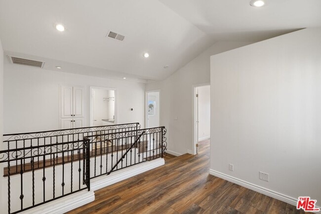 Building Photo - 4128 W 122nd St