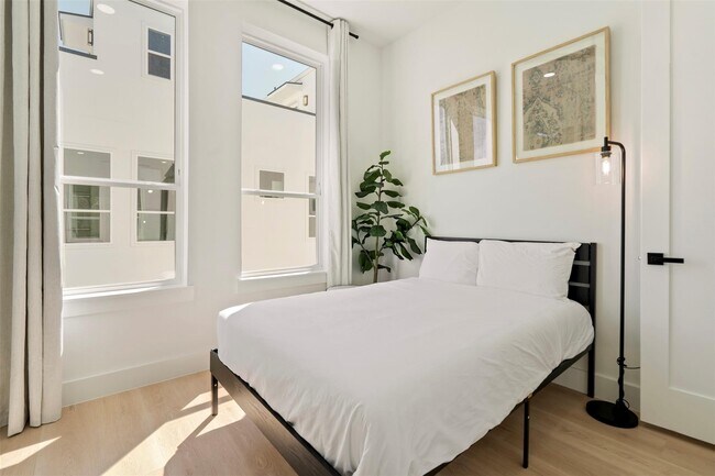 Building Photo - 2019 California Dr