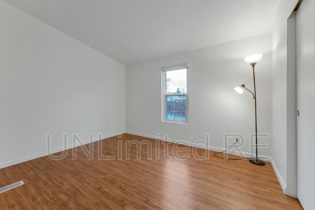 Building Photo - 1601 W Sherrie Dr