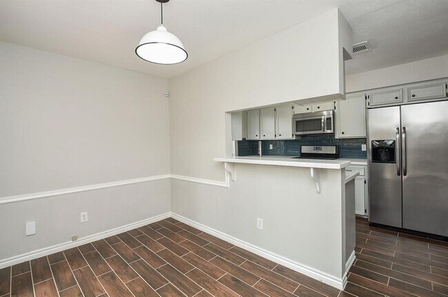 Building Photo - 2706 Foliage Green Dr