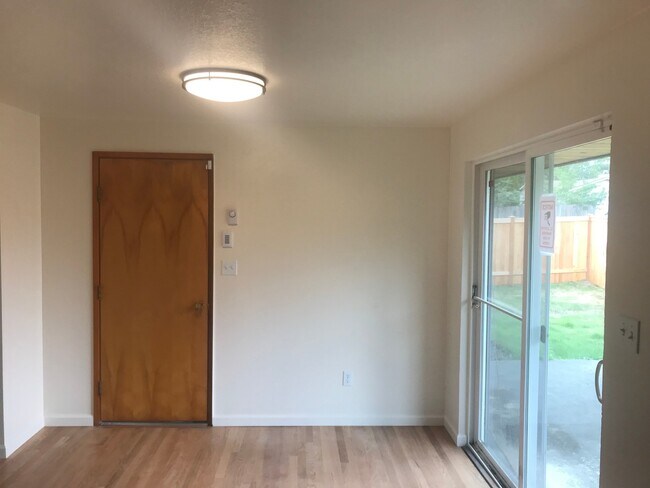Building Photo - 3 Bed 1.75 Bath SFR Rambler Everett