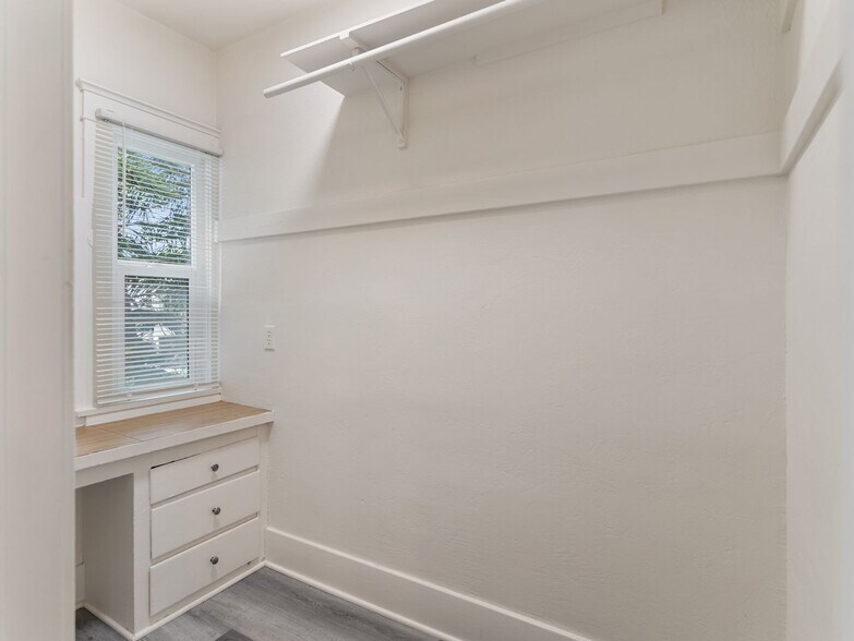 Building Photo - 736 Olive Ave