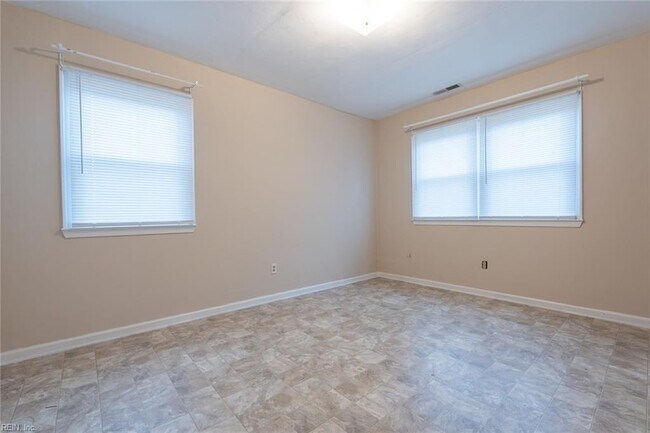 Building Photo - 3100 Norway Pl