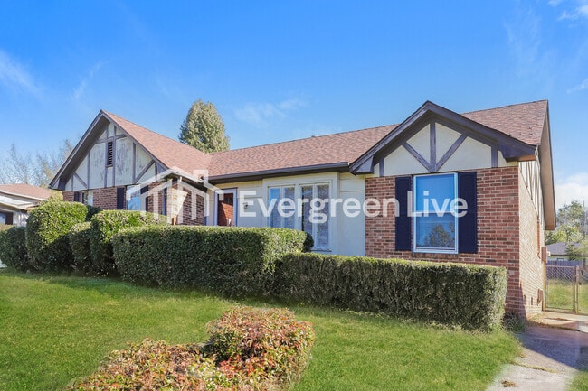 Building Photo - 1404 Larchmont Dr