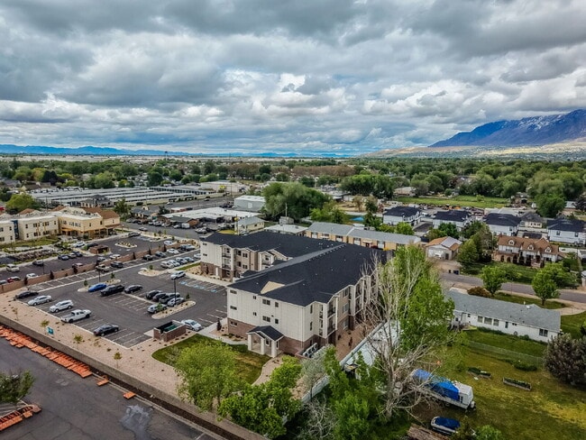 Building Photo - First Month Rent FREE