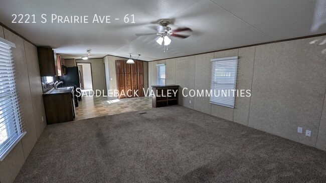 Building Photo - 2221 S Prairie Ave