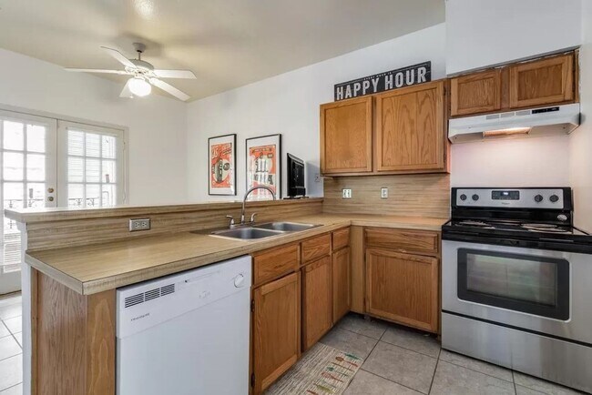 Building Photo - 2801 Rio Grande St