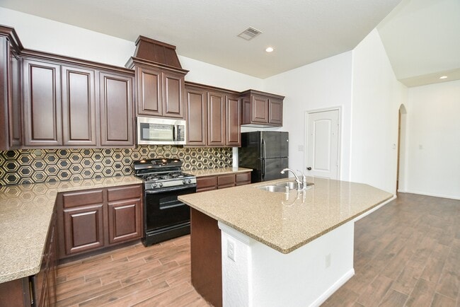 Building Photo - 18 Cheswood Manor Drive